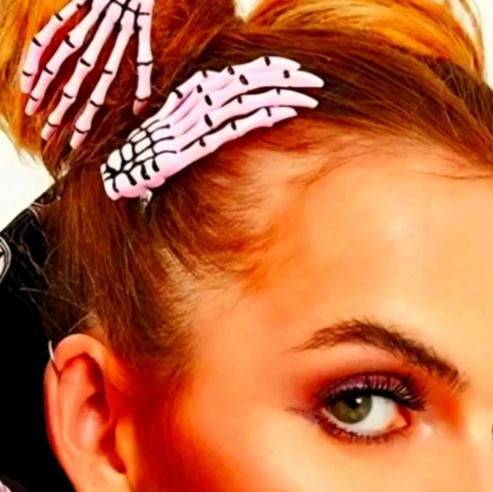 Skeleton Hands Hair Accessory - Picture 6 of 6